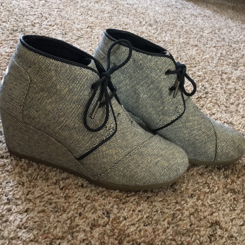 TOMS tie booties